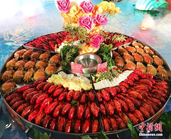 小龍蝦橫行德國柏林 政府鼓勵吃貨們大快朵頤！